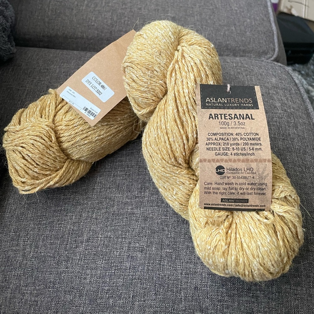 400 m “Bright Gold” Artesanal Yarn